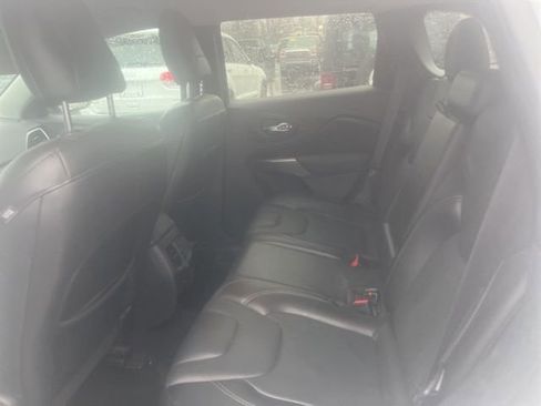 Used 2020 Jeep Cherokee Limited image 19