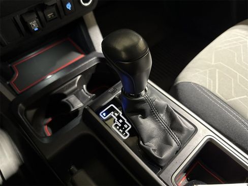 Used 2022 Toyota Tacoma TRD Sport image 17