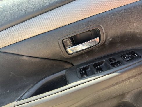 Used 2017 Mitsubishi Outlander SE FWD image 19