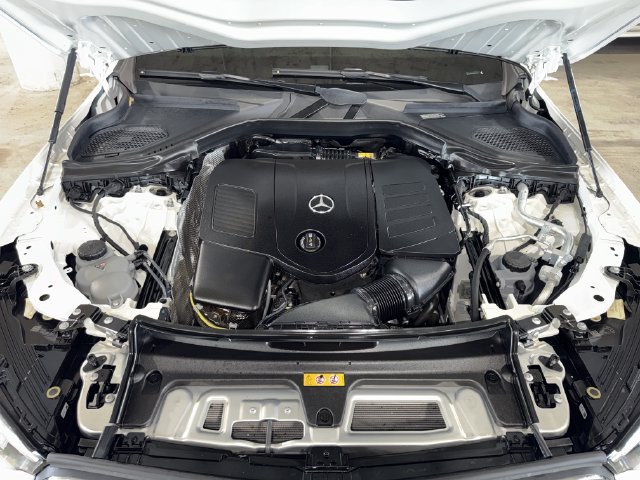 Used 2025 Mercedes-Benz GLC 300 4MATIC image 35