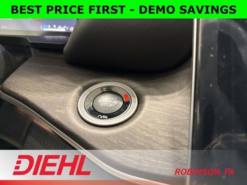 New 2025 Jeep Grand Cherokee L Limited w/ Black Appearance Package AWD/4WD image 31