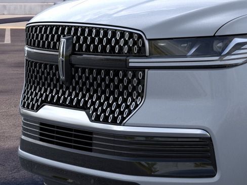 New 2026 Lincoln Navigator L Reserve AWD/4WD image 17