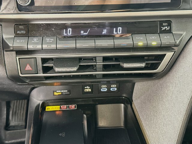 Used 2025 Toyota Camry LE w/ Convenience Package FWD image 13