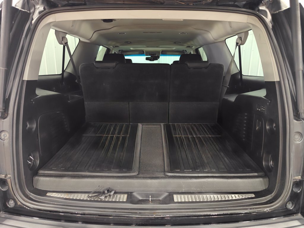 Used 2018 Chevrolet Suburban Premier w/ RST Edition AWD/4WD image 35