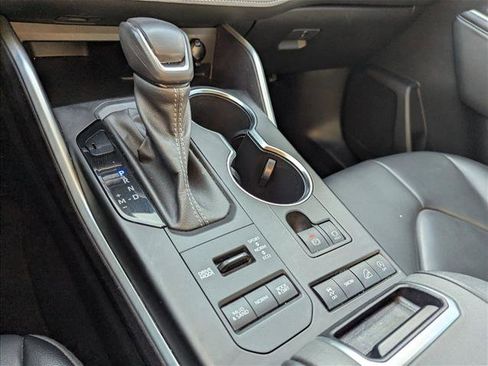 Used 2022 Toyota Highlander XLE image 14
