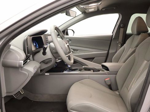 Used 2025 Hyundai Elantra Sport image 15