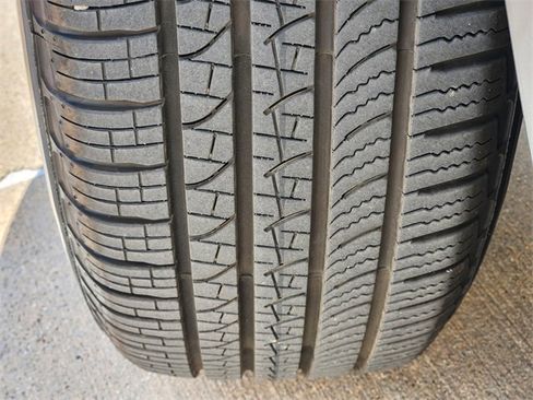 Used 2023 Land Rover Defender 110 SE image 11