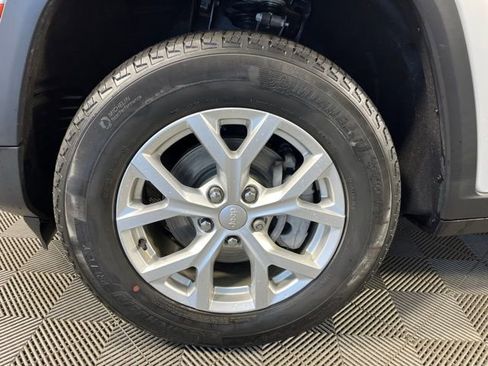 Used 2023 Jeep Grand Cherokee Limited image 10