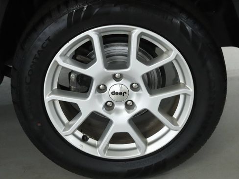 Certified 2023 Jeep Renegade Latitude AWD/4WD image 39
