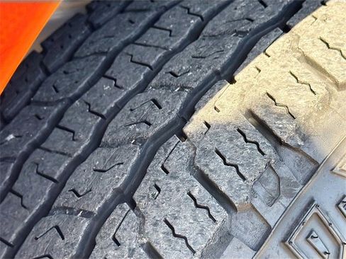 Used 2023 Chevrolet Suburban Z71 w/ Z71 Off-Road Package image 43