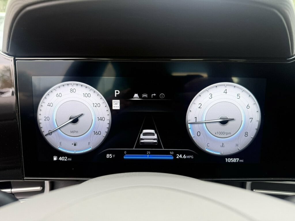 Used 2025 Hyundai Elantra SEL FWD image 4