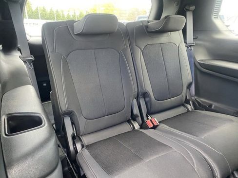 New 2025 Jeep Grand Cherokee L Laredo image 32