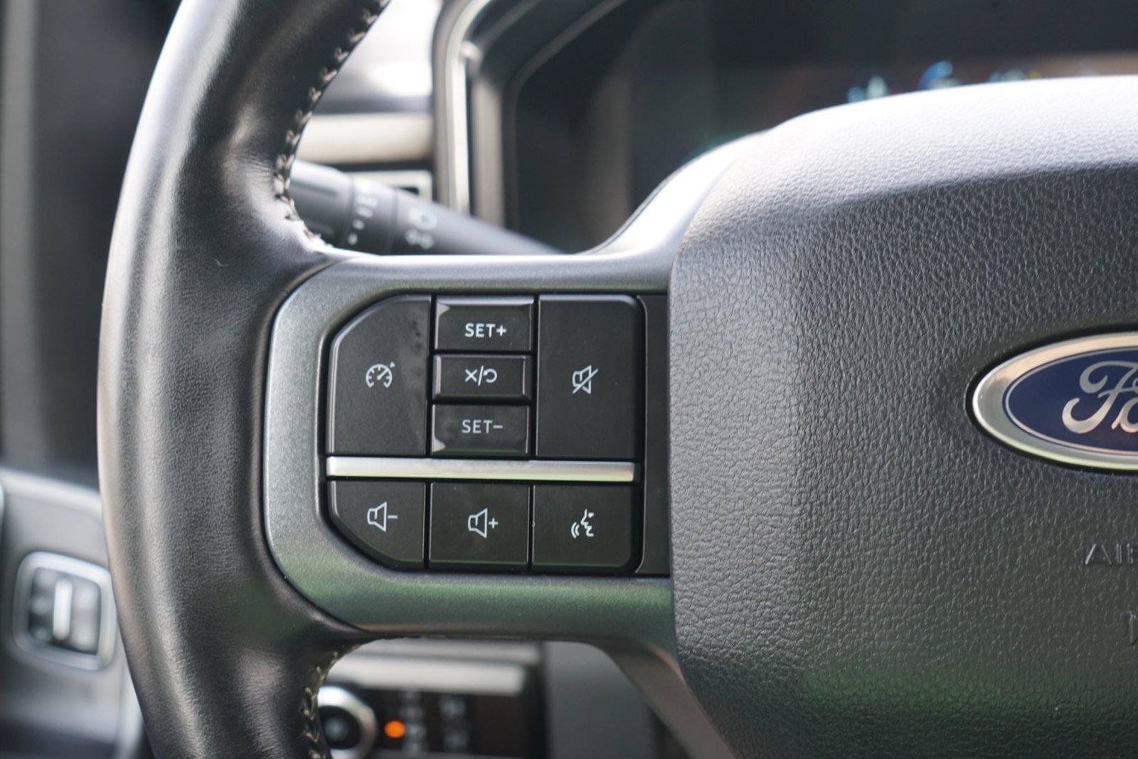 Used 2023 Ford F250 Lariat w/ Sport Appearance Package AWD/4WD image 17