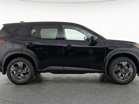 Used 2025 Nissan Rogue SV image 11