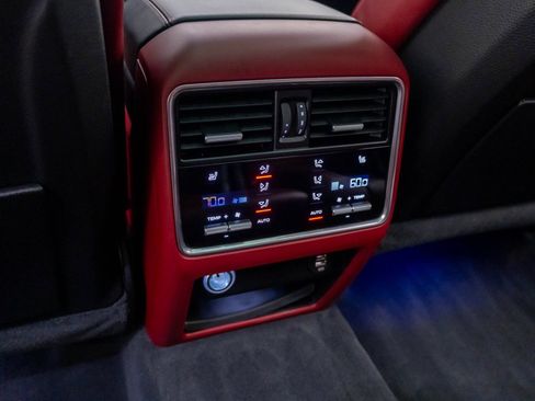 Certified 2019 Porsche Cayenne Turbo AWD/4WD image 22