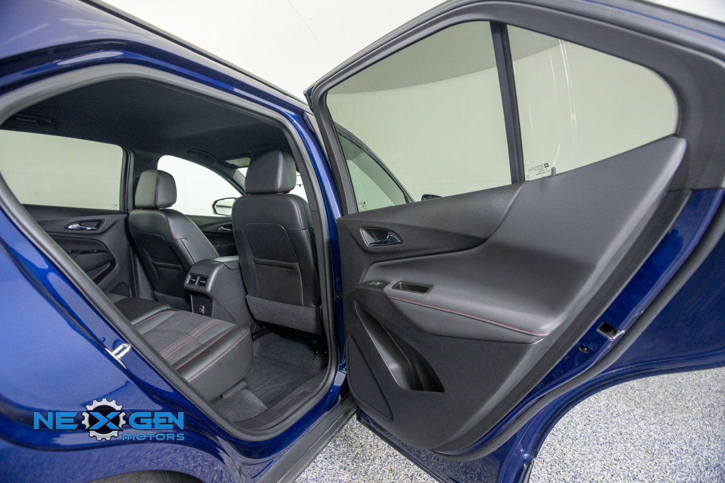 Used 2022 Chevrolet Equinox RS w/ LPO, Floor Liner Package FWD image 35