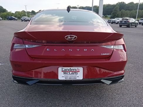Used 2023 Hyundai Elantra Limited FWD image 4