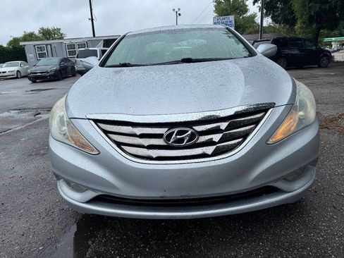 Used 2013 Hyundai Sonata SE FWD image 2
