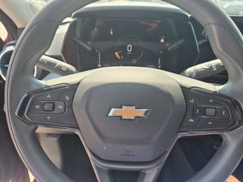 Used 2025 Chevrolet Trax LT FWD image 23