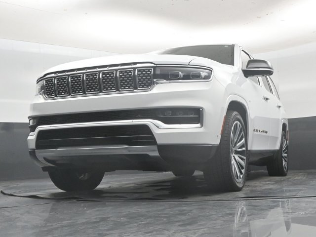 Used 2023 Jeep Grand Wagoneer Series III AWD/4WD image 55