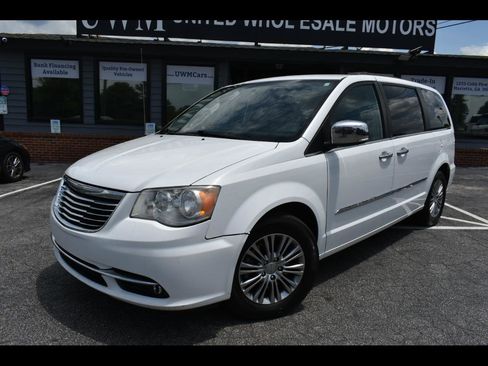 Used 2014 Chrysler Town & Country Touring-L w/ Driver Convenience Group FWD image 1
