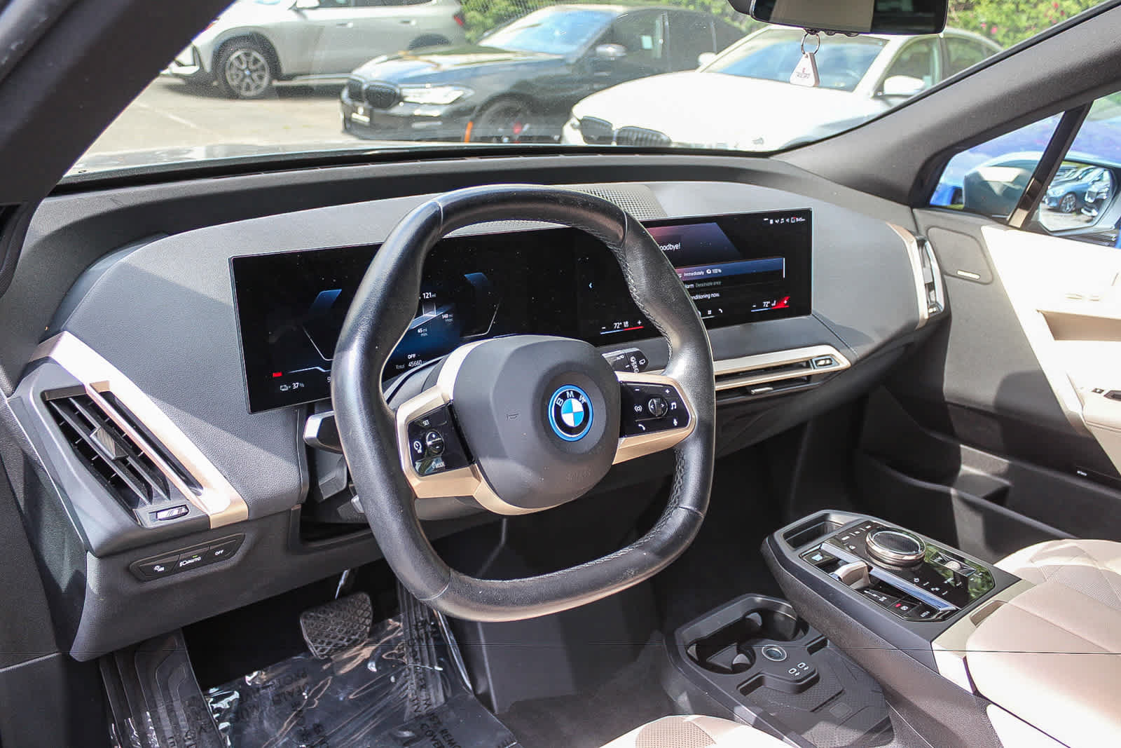 Used 2024 BMW iX xDrive50 w/ Sport Package AWD/4WD image 16