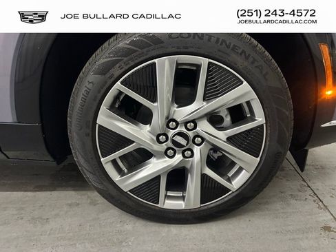 New 2025 Cadillac Optiq Luxury 1 image 16