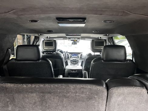 Used 2019 Cadillac Escalade ESV Platinum RWD image 10