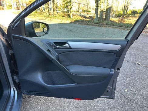 Used 2011 Volkswagen Golf 4-Door image 33