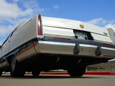 Used 1993 Cadillac Fleetwood Sedan image 10