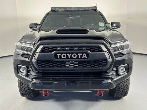 Used 2020 Toyota Tacoma TRD Sport w/ TRD Premium Sport Package AWD/4WD image 2