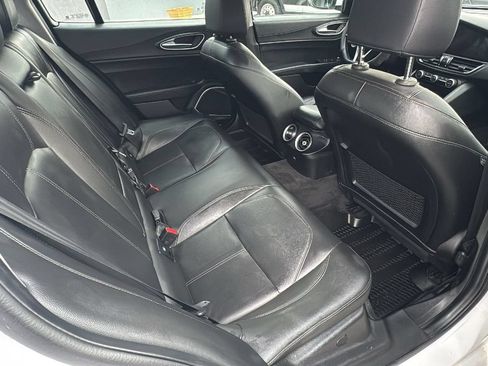 Used 2018 Alfa Romeo Giulia AWD image 16