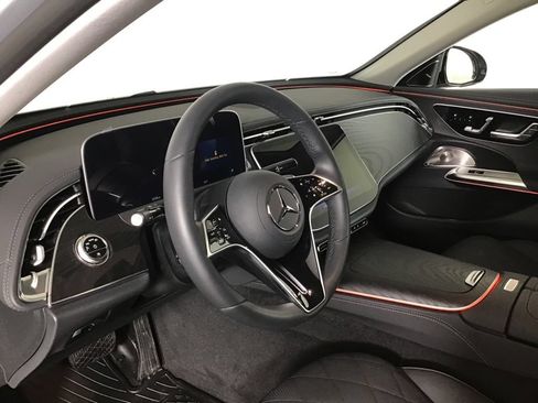 Used 2025 Mercedes-Benz E 450 4MATIC Sedan image 4