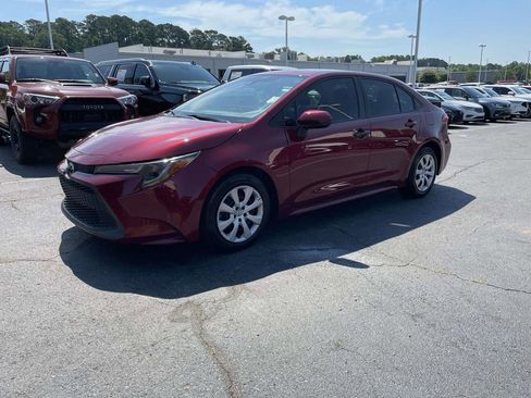 Used 2022 Toyota Corolla LE FWD image 3