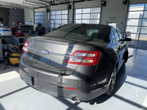 Used 2018 Ford Taurus SEL image 4