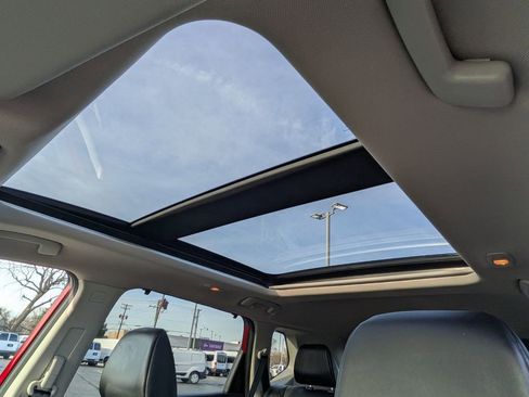 Used 2025 Nissan Rogue SV w/ SV Premium Package FWD image 12