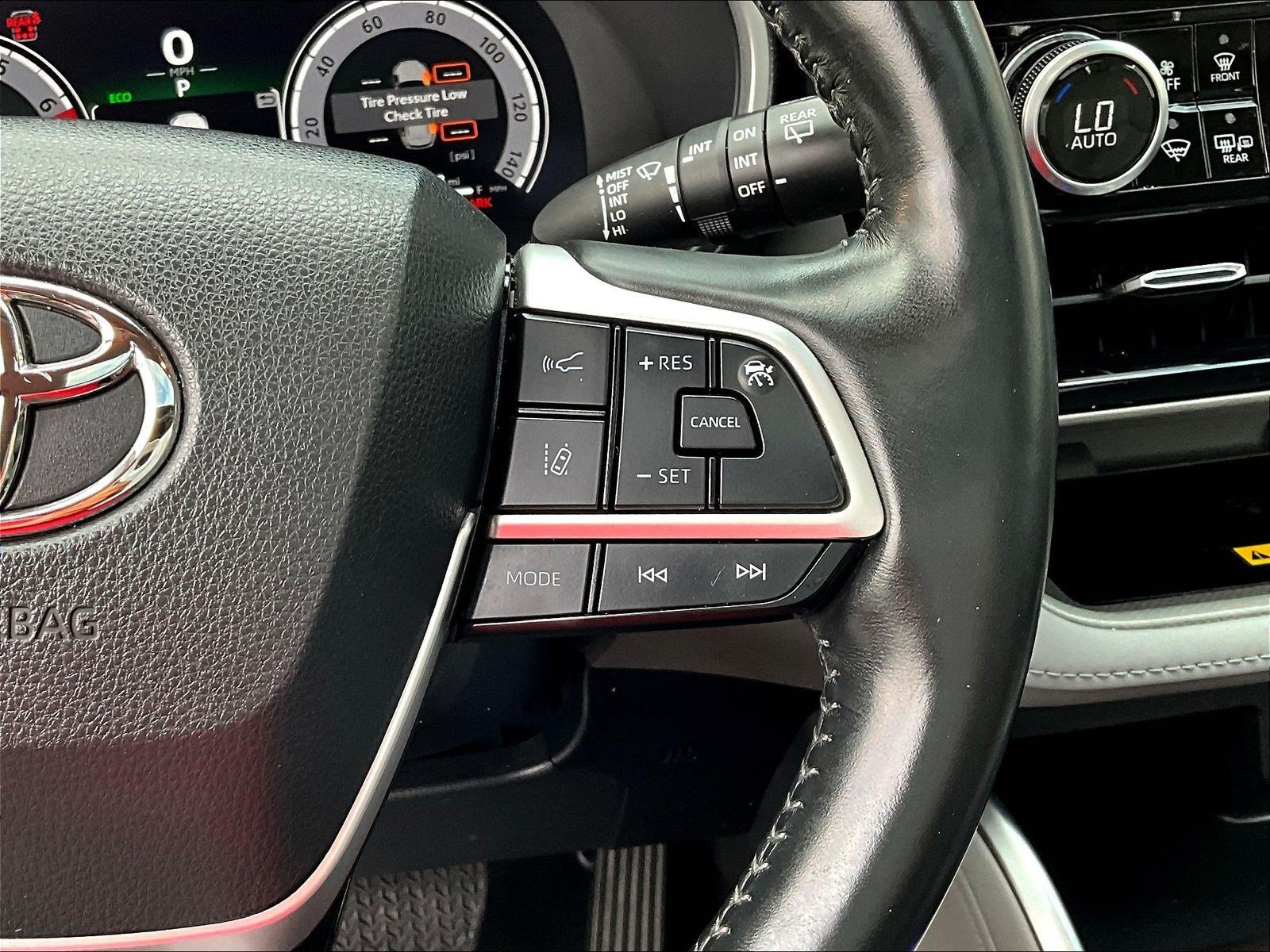 Used 2023 Toyota Highlander Limited AWD/4WD image 12