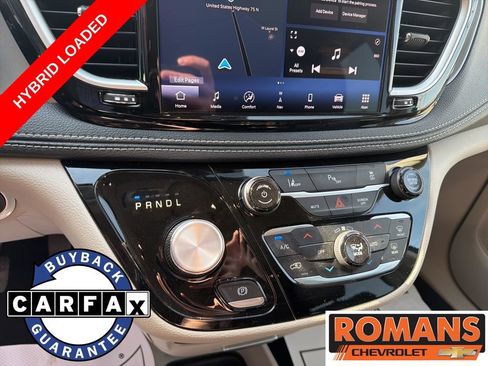Used 2024 Chrysler Pacifica Limited FWD image 16