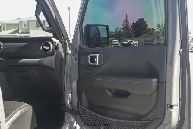 Used 2022 Jeep Wrangler Unlimited Sahara AWD/4WD image 33