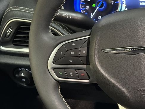 Used 2026 Chrysler Pacifica Limited FWD image 30