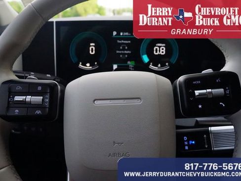 Used 2025 Hyundai Santa Fe SEL FWD image 14