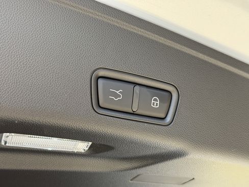 Certified 2025 Maserati Grecale Modena image 32