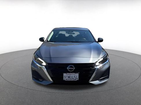 Used 2025 Nissan Altima 2.5 SV FWD image 4