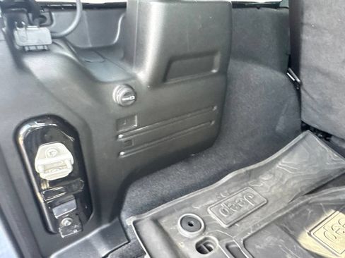 Used 2023 Jeep Wrangler Unlimited Sport AWD/4WD image 70