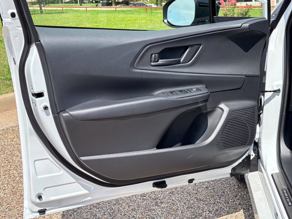 Used 2026 Toyota Prius Plug-In Hybrid FWD image 24