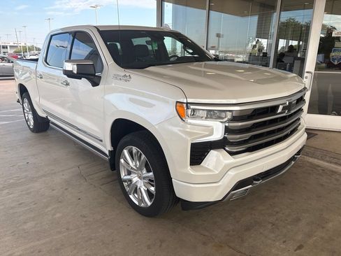 Used 2024 Chevrolet Silverado 1500 High Country w/ High Country Premium Package AWD/4WD image 1