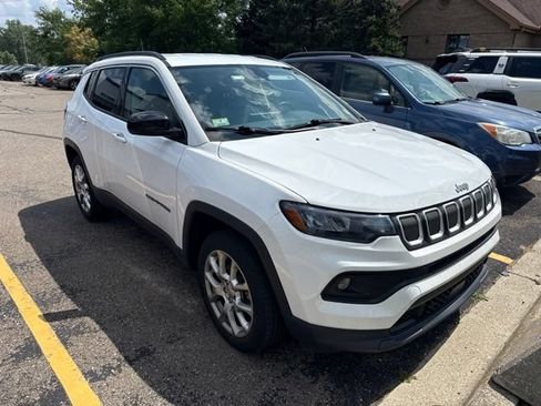Used 2022 Jeep Compass Latitude AWD/4WD image 1