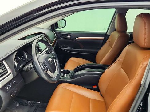 Used 2018 Toyota Highlander Limited image 14