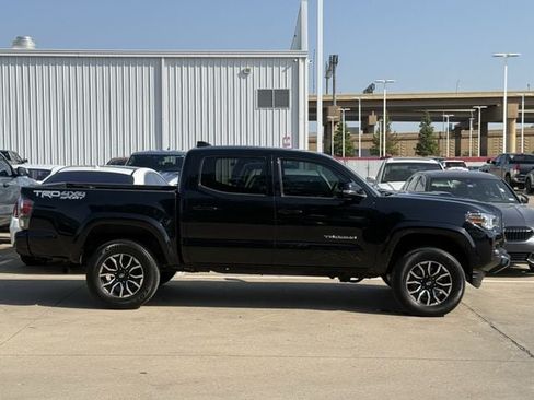 Used 2022 Toyota Tacoma TRD Sport w/ Technology Package AWD/4WD image 3