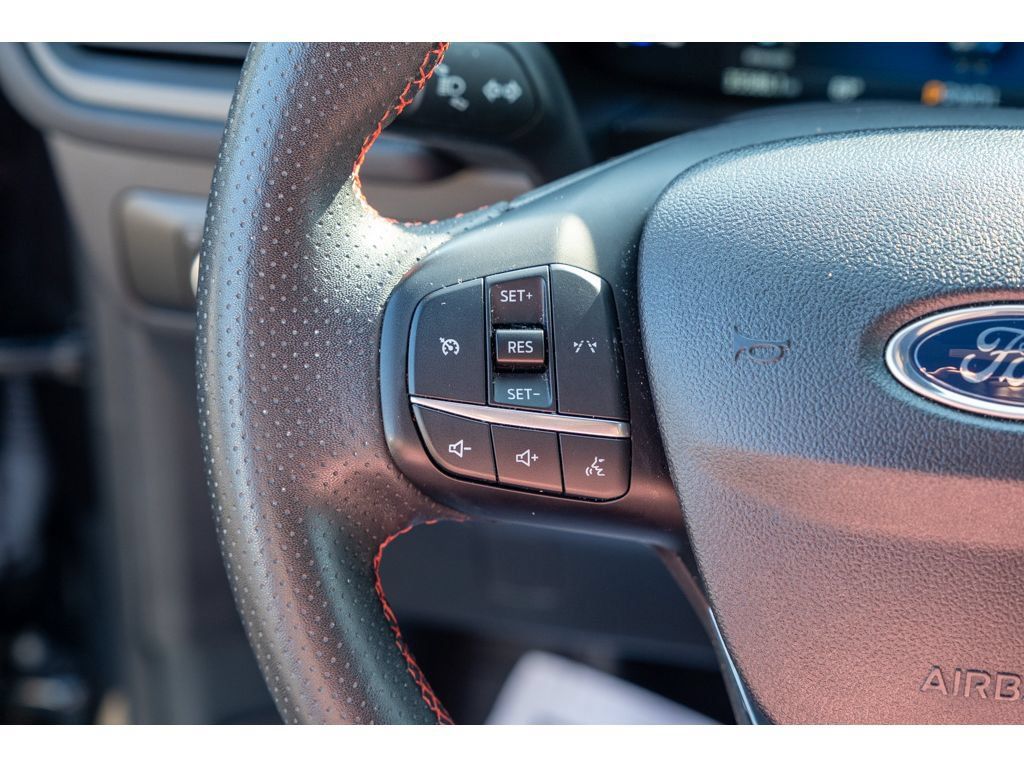 Used 2025 Ford Escape ST-Line FWD image 18